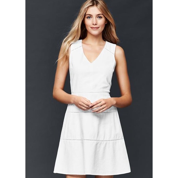 GAP Dresses & Skirts - Gap Women's White V-Neck Linen Dress Sleeveless Cotton Pockets Size 14 $70 New